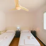 Villa Welcs 281 Emp Con Piscina Compartida *