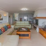 Villa Welcs 281 Emp Con Piscina Compartida *